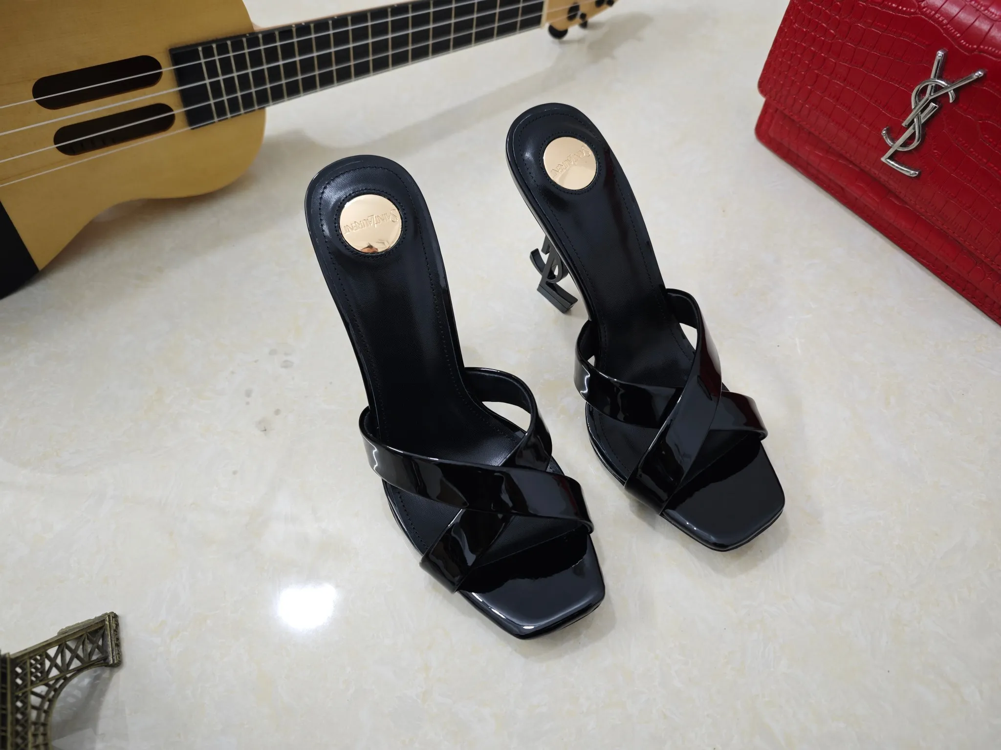 👟👟Ex-factory price 540👟👟【Saint Laurent】Yves Saint Laurent, high-heeled YSL high heels💃2025 early spring counter synchronizes the latest styles, YSL, decoration👠 Classic and high-quality glamorous masterpieces, the hottest autumn and winter series in the counter, with temperament, fashion, classic and attractive design style 😌The effect on the feet is particularly beautiful〰️, the materials are imported from Italy 🇮🇹 calf, imported black sheepskin, lining, and foot pads; sheepskin, stiletto high heels, size 35-41 (34.41.42 must be customized, non-refundable) outsole; imported genuine leather outsole, with full counter packaging